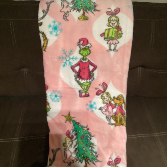 New The Grinch Christmas Throw/ Blanket - pink / 50”x70” - Picture 1 of 6
